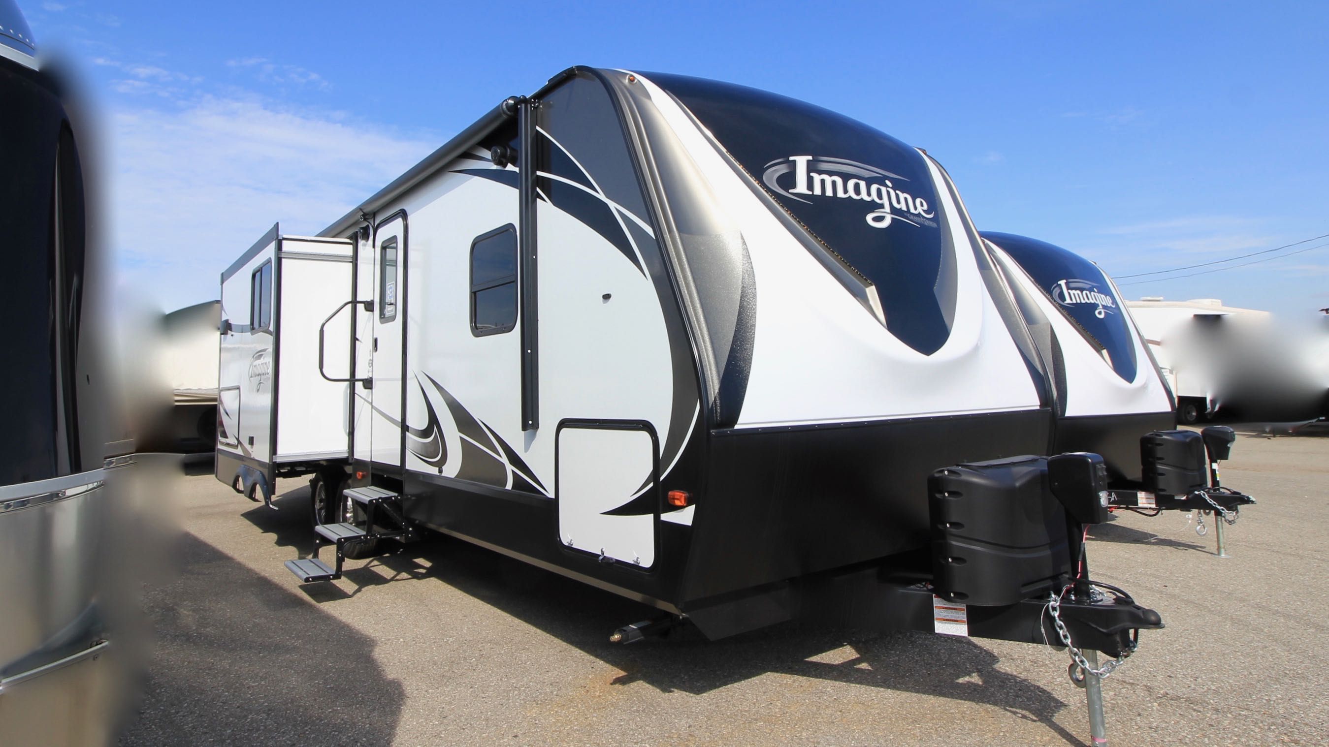 Imagine 2670MK CanAm RV Centre