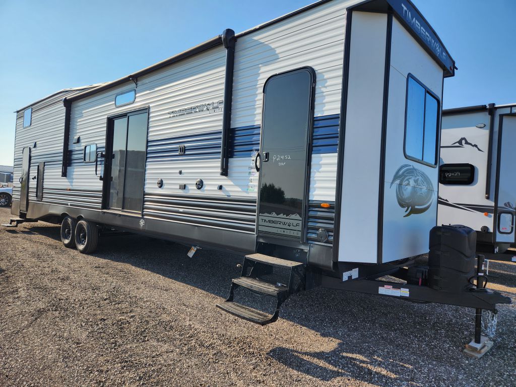 NEW 2023 FOREST RIVER CHEROKEE TIMBERWOLF 39CA DESTINATION TRAILER