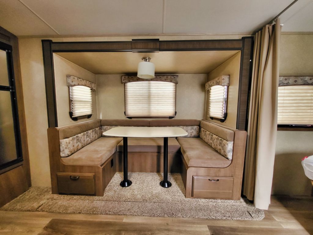 2016 Cruiser RV 210uds